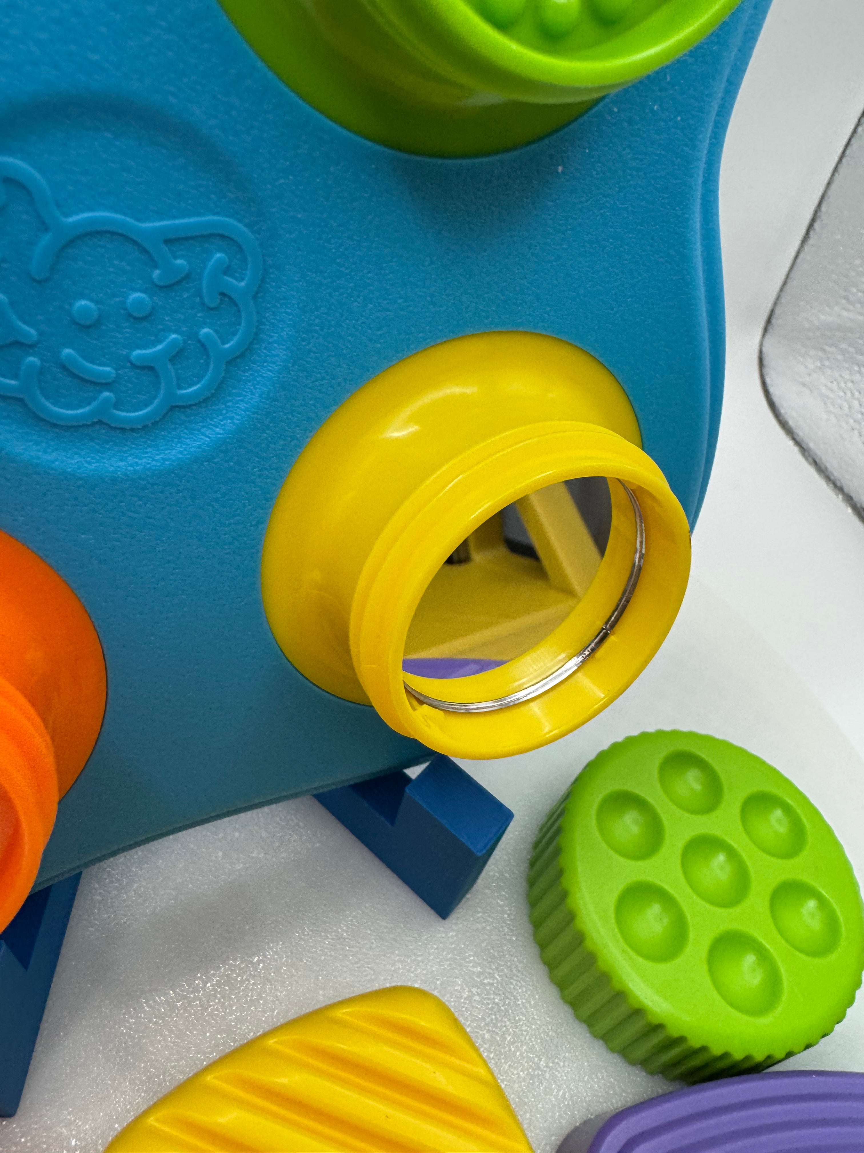 Motor skills and discovery toy